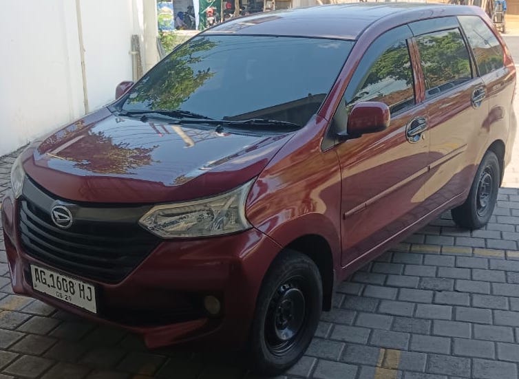 Daihatsu Xenia Tampak Depan Kanan